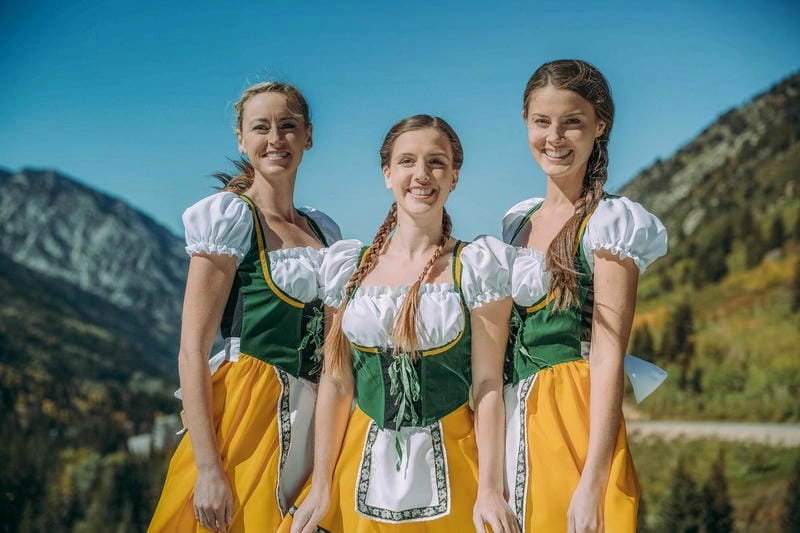 Săn những bức ảnh trang phục Oktoberfest đặc sắc