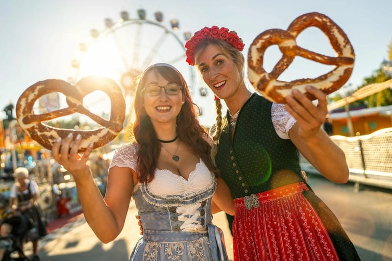 Ngắm nhìn vẻ đẹp trang phục Oktoberfest cuốn hút