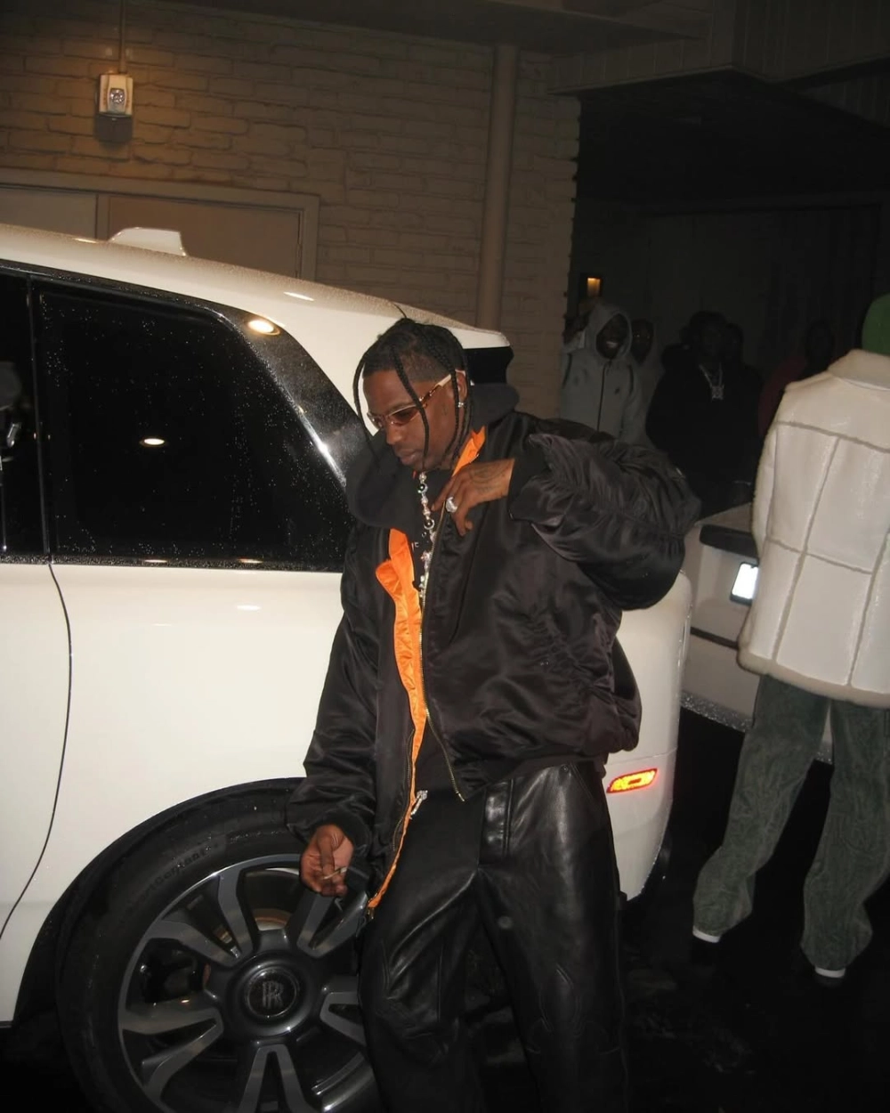 Travis Scott shoes và bộ sưu tập giày collab đắt giá nhất
