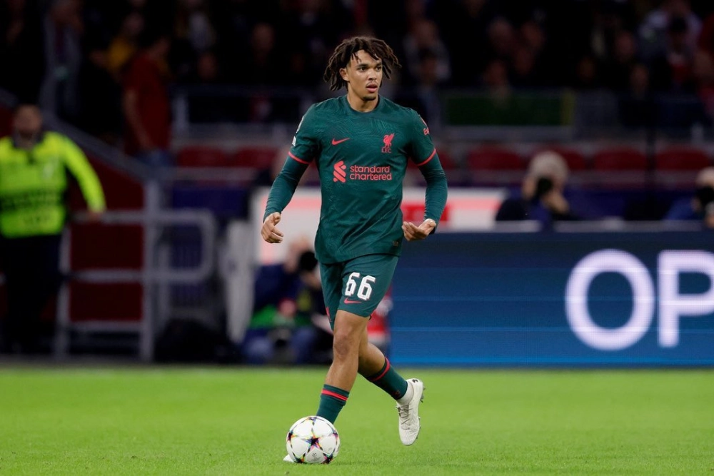 Trent Alexander-Arnold position và vai trò tiền vệ sáng tạo mới