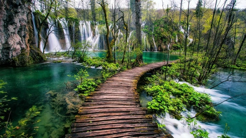 Lạc lối trong vườn quốc gia Plitvice mê hoặc