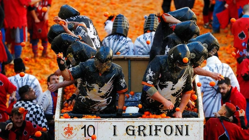 Tìm về lễ hội Battle of the Oranges huyền ảo