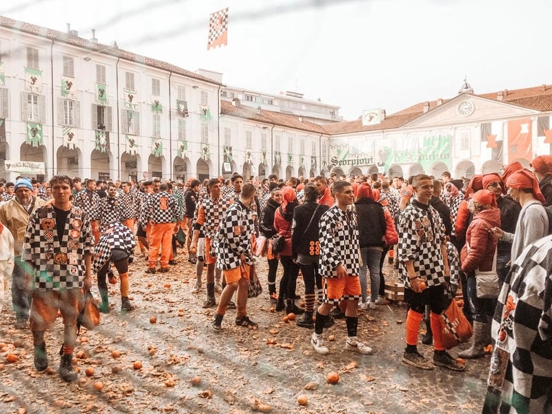 Cười sảng với lễ hội Battle of the Oranges vui nhộn