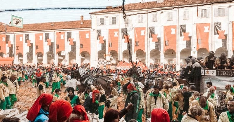 Ngắm nhìn vẻ đẹp lễ hội Battle of the Oranges hấp dẫn