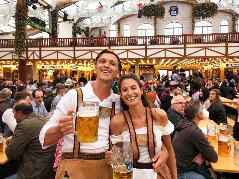 Tải ngay lễ hội bia Cannstatter Volksfest truyền thống