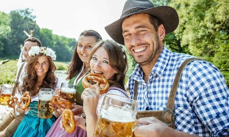 Săn những bức ảnh lễ hội bia Cannstatter Volksfest rực rỡ