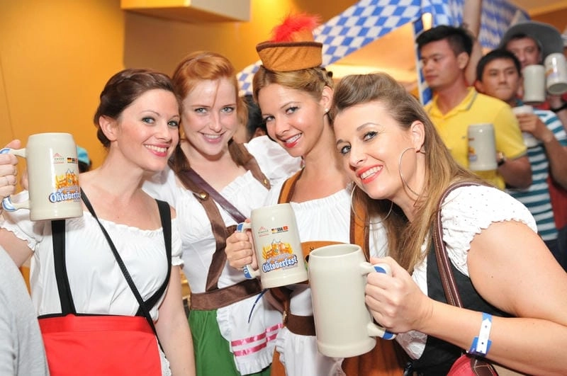 Sưu tầm những bức lễ hội bia Cannstatter Volksfest nổi bật
