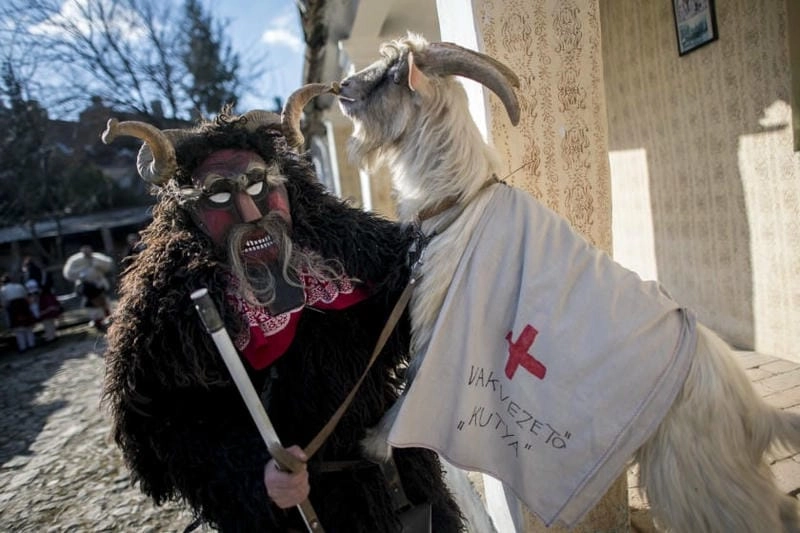 Gợi ý những bức lễ hội Busójárás cuốn hút