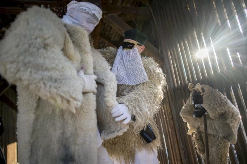 Lạc lối trong lễ hội Busójárás lung linh