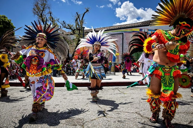 Lạc lối trong lễ hội Cinco de Mayo lung linh