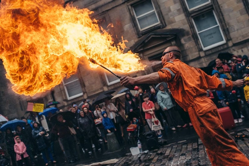 Cười sảng với lễ hội Edinburgh Festival Fringe vui nhộn