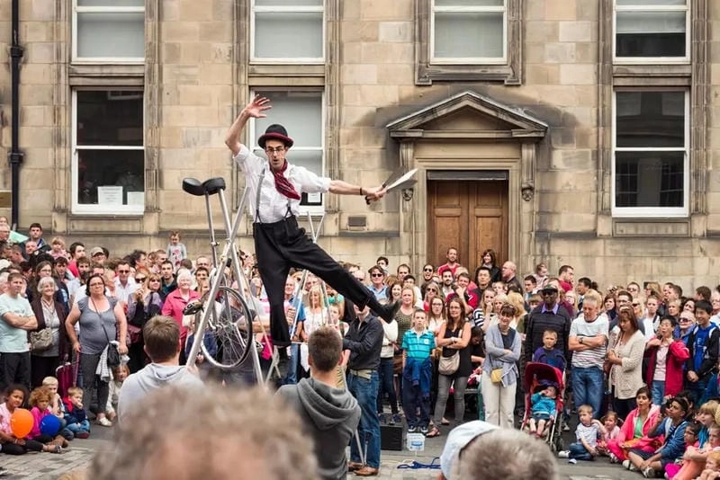 Cùng du ngoạn lễ hội Edinburgh Festival Fringe hoành tráng