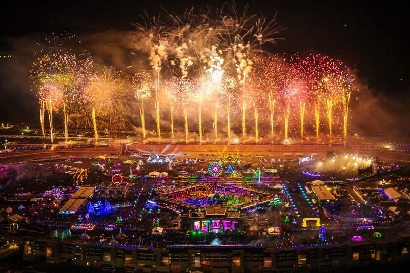 Lạc lối trong lễ hội Electric Daisy Carnival đặc sắc