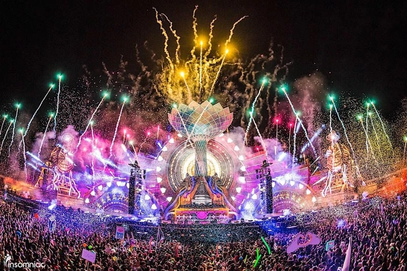 Lạc lối trong lễ hội Electric Daisy Carnival lung linh