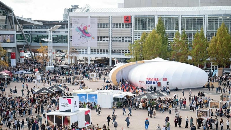 Săn những bức ảnh lễ hội Frankfurt Book Fair rực rỡ