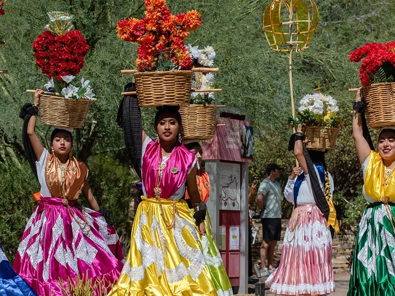 Cùng đắm mình trong lễ hội Guelaguetza sôi động