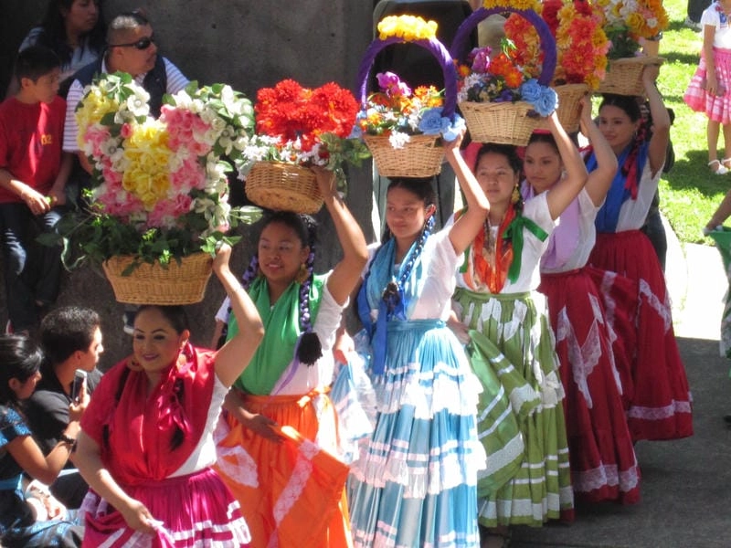 Tìm về lễ hội Guelaguetza huyền ảo