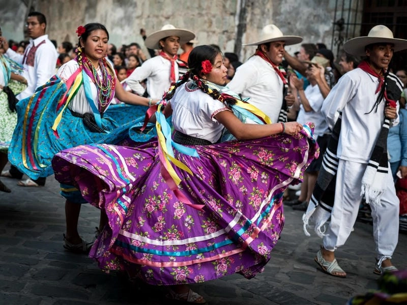 Thức dậy cùng lễ hội Guelaguetza ấn tượng