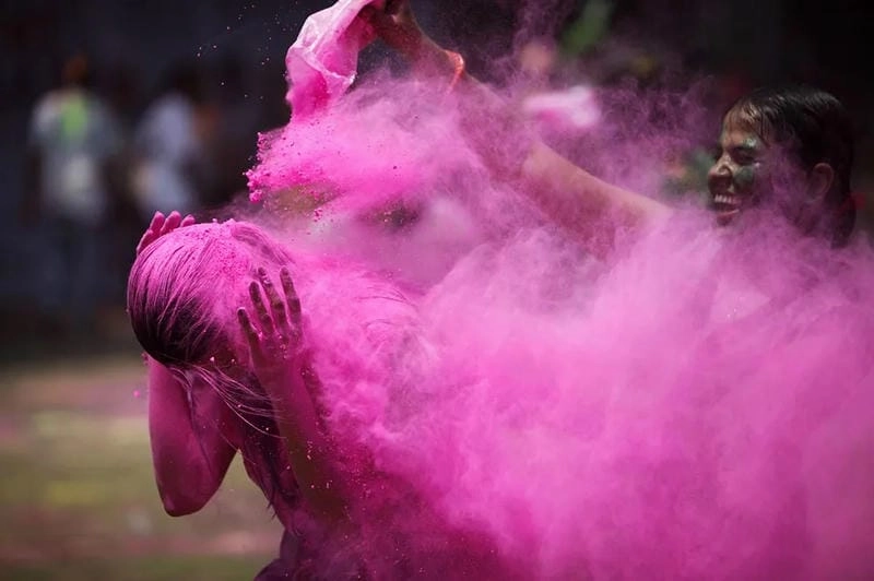 Ngắm nhìn vẻ đẹp lễ hội Holi Hai náo nhiệt