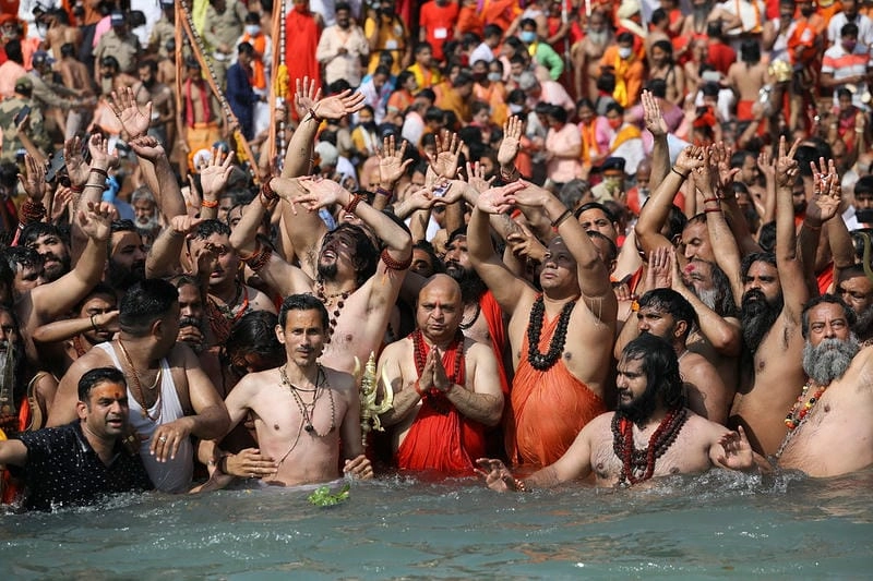 Lạc lối trong lễ hội Kumbh Mela nổi bật