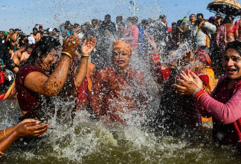 Cùng đắm mình trong lễ hội Kumbh Mela rực rỡ