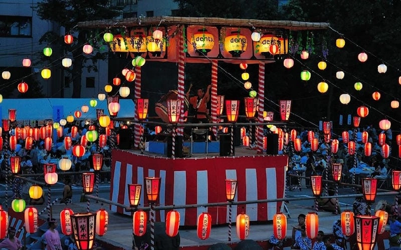 Lạc lối trong lễ hội Obon ấm áp