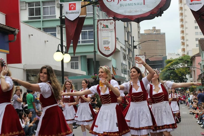 Cùng du ngoạn lễ hội Oktoberfest Blumenau ấn tượng