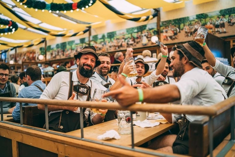 Lạc lối trong lễ hội Oktoberfest Blumenau vui nhộn