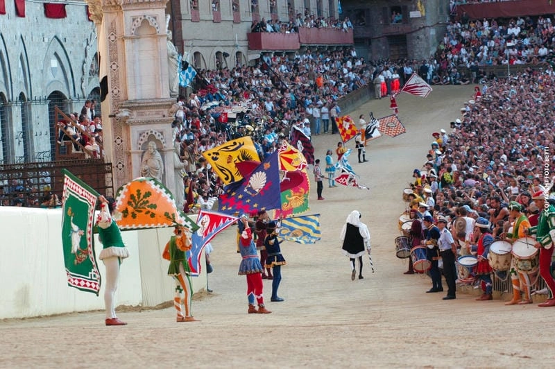 Cùng đắm mình trong lễ hội Palio di Siena sôi động