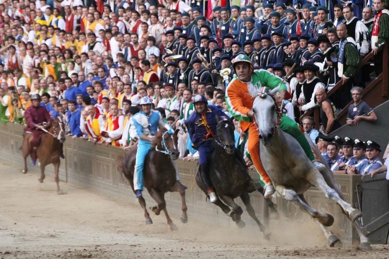 Tìm về lễ hội Palio di Siena huyền ảo
