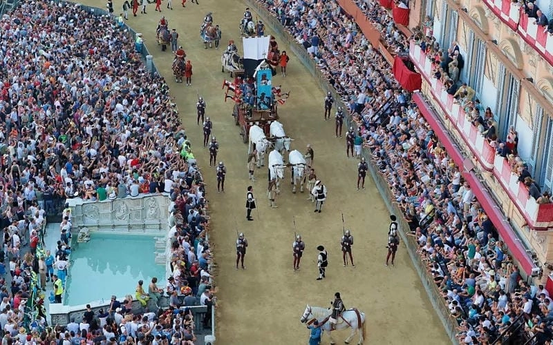 Cười sảng với lễ hội Palio di Siena vui nhộn