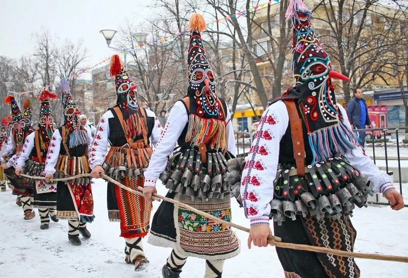 Săn những bức ảnh lễ hội Surva rực rỡ