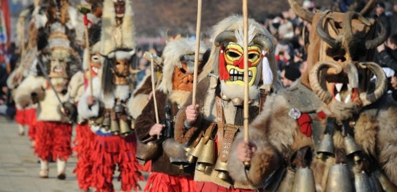 Thức dậy cùng lễ hội Surva ấn tượng