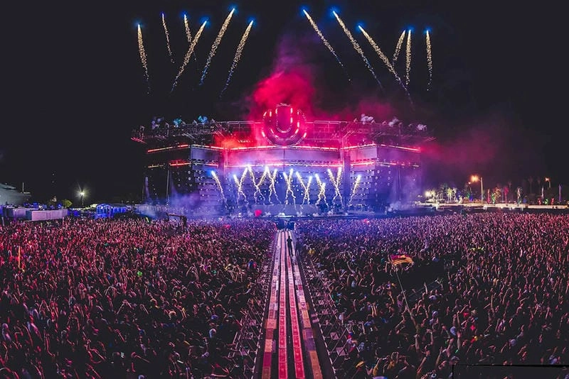 Tìm về lễ hội Sziget huyền ảo