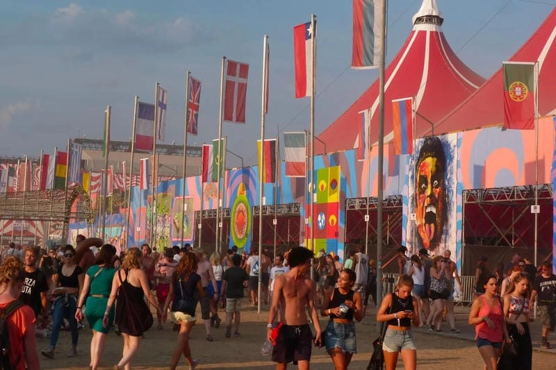 Lạc lối trong lễ hội Sziget lung linh