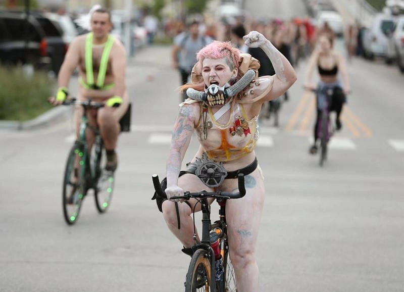 Săn những bức ảnh lễ hội World Naked Bike Ride sôi động