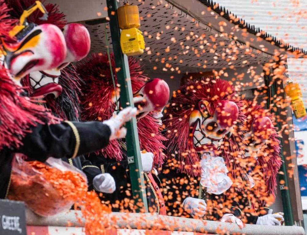 Basel fasnacht parade thu hút hàng nghìn người tham gia và theo dõi
