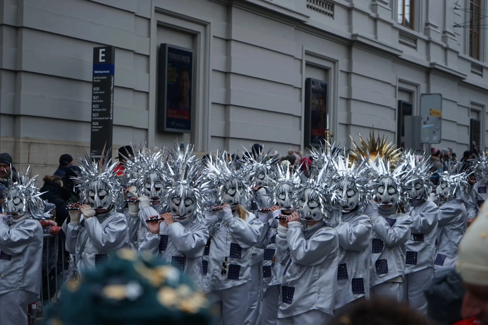 Âm nhạc basel fasnacht đặc trưng với trống và sáo piccolo