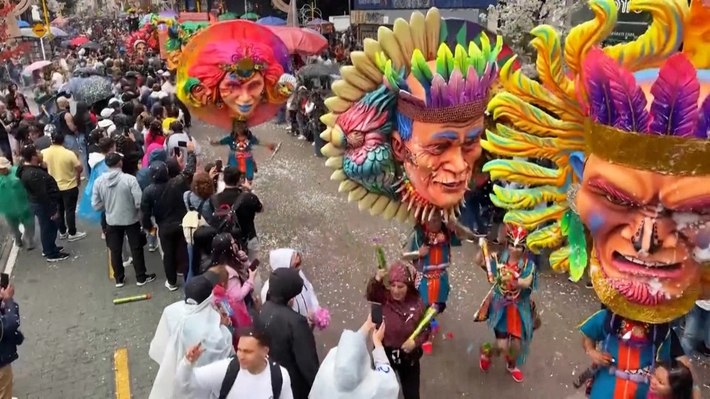 Diễu hành cologne carnival diễn ra sôi nổi trên khắp đường phố