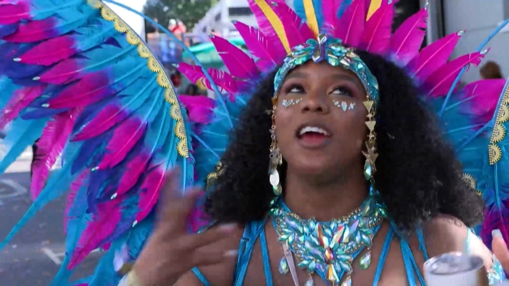 Lễ hội đường phố cologne carnival tràn ngập âm nhạc và tiếng cười