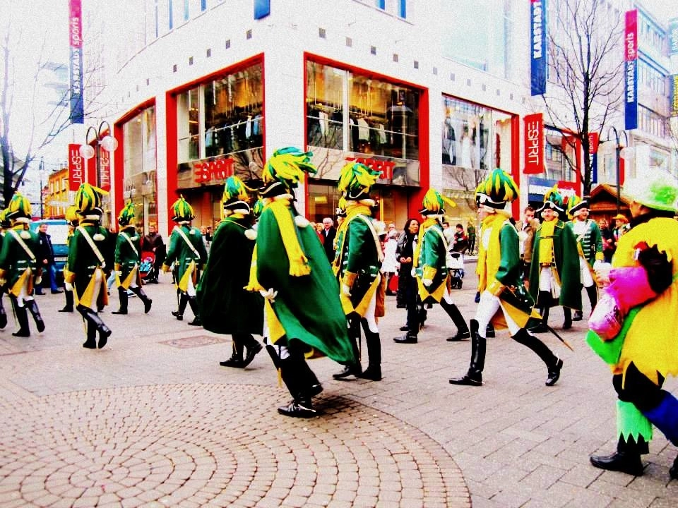 Âm nhạc cologne carnival rộn ràng góp phần tạo không khí náo nhiệt