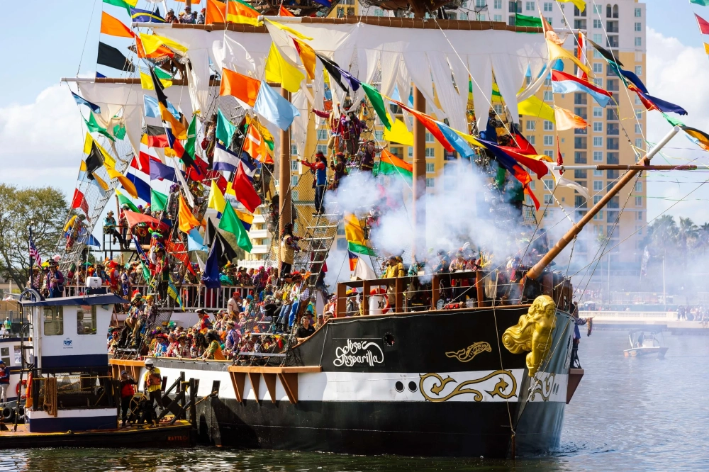 Lễ hội hóa trang gasparilla nổi bật với trang phục hải tặc