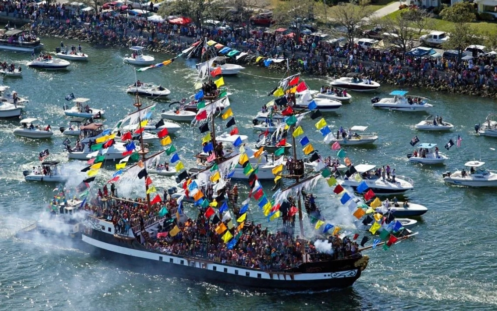 Lễ hội đường phố gasparilla tràn ngập âm nhạc và niềm vui